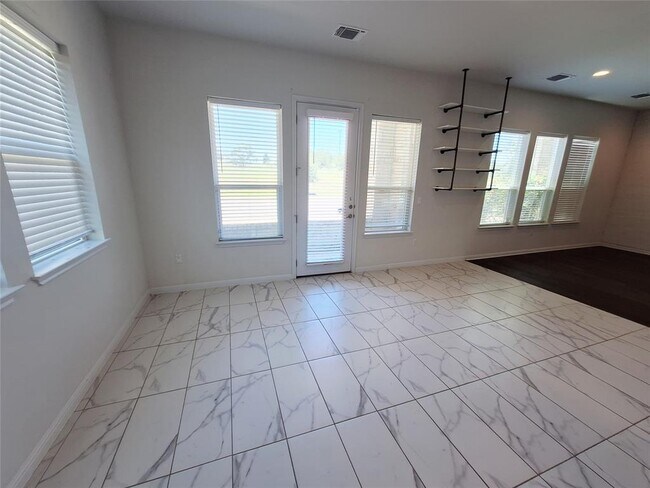 Building Photo - 7800 Hillock Terrace