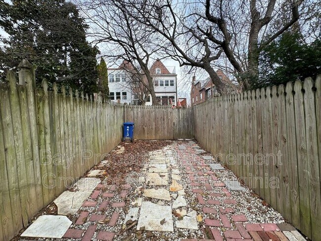 Building Photo - 4412 Volta Pl NW