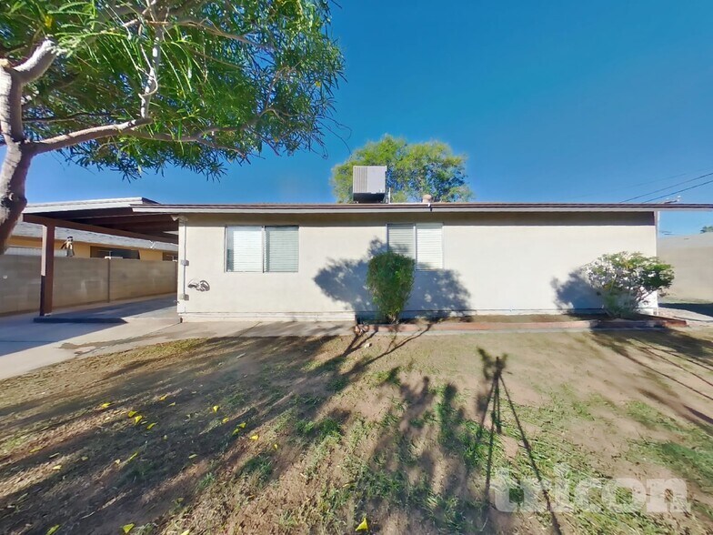 Building Photo - 1005 S Solomon