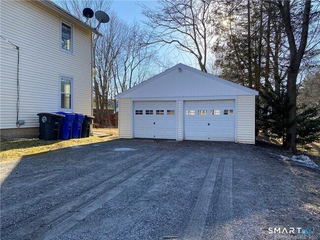 Building Photo - 433 Migeon Ave