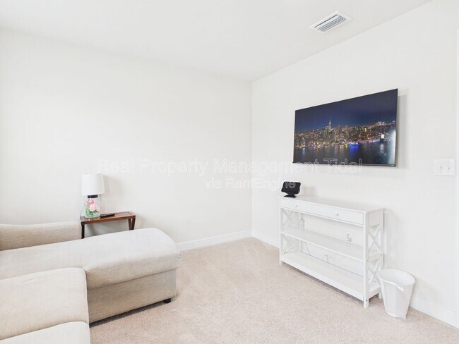 Building Photo - 555 Oliver Wy