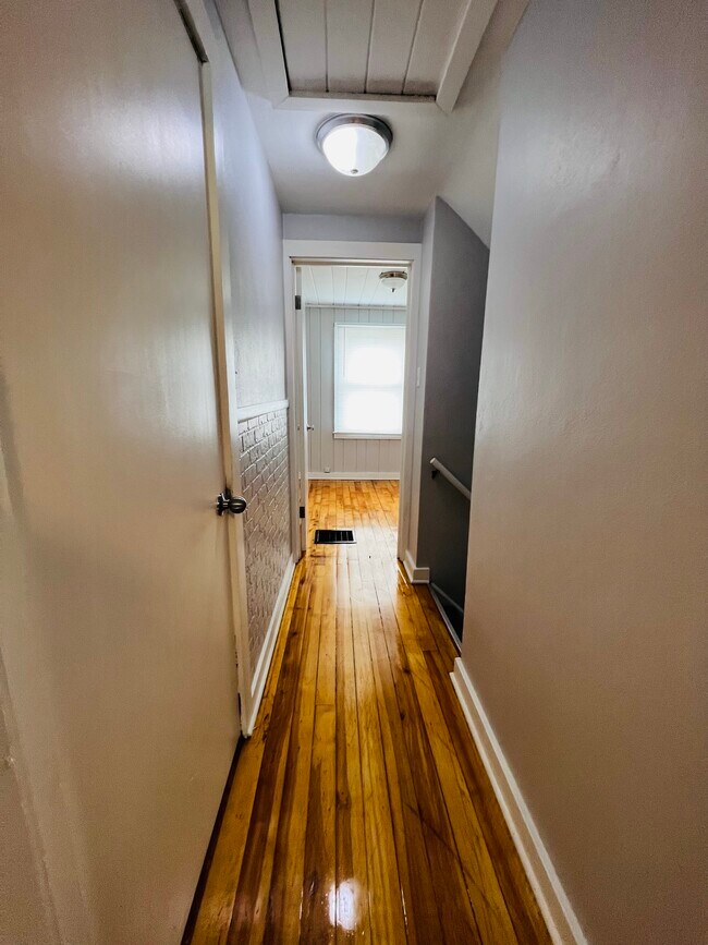 Building Photo - 5227 47th Ave