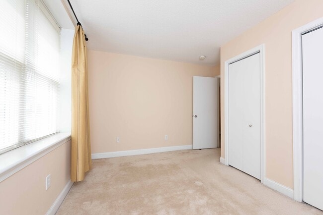 Building Photo - 2630 Adams Mill Rd NW