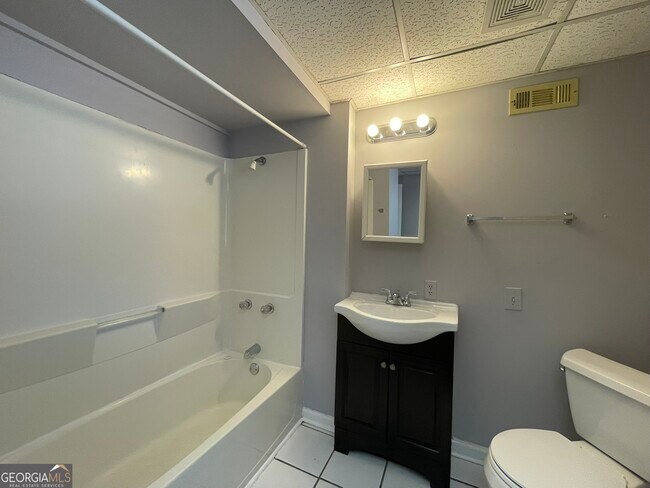 Building Photo - 1001 Traymore Dr