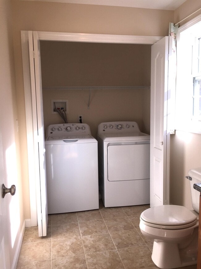 Building Photo - 27 Nesenkeag Dr