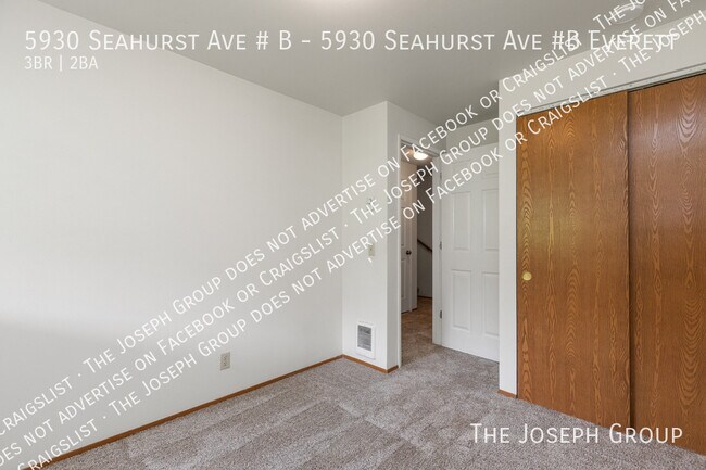 Building Photo - 5930 Seahurst Ave