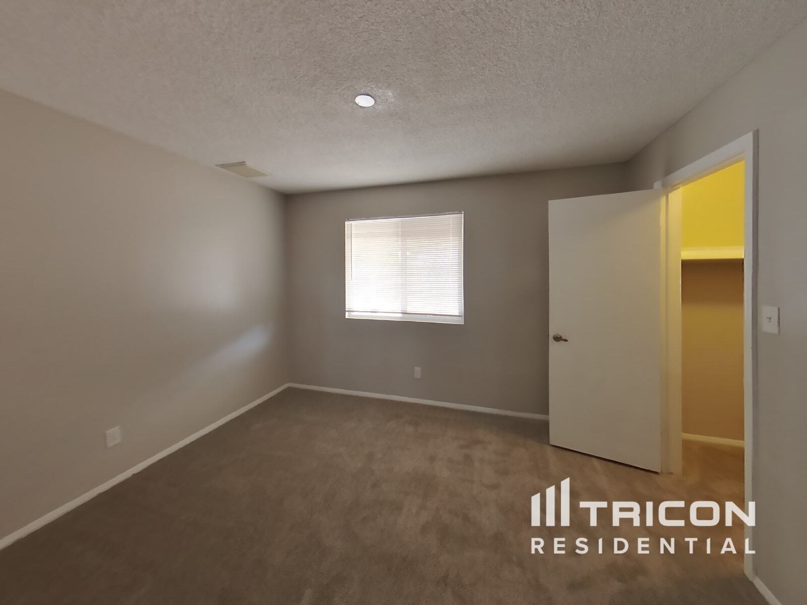 Building Photo - 1824 W Cheyenne Dr