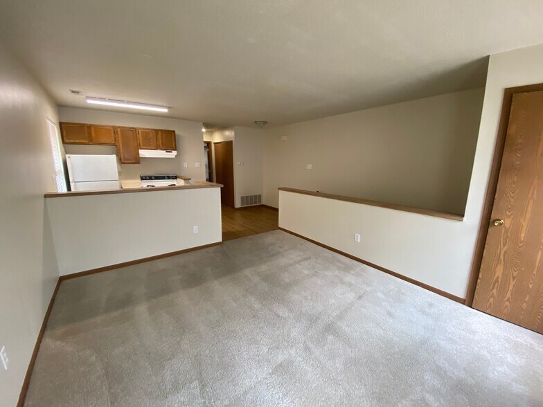 Building Photo - 7336 Hampton Ave