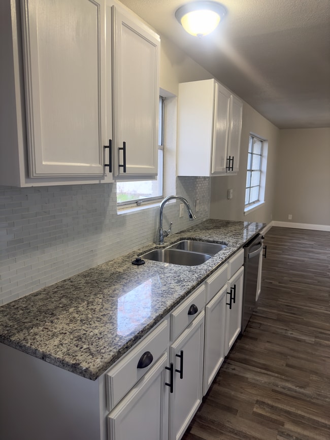 Building Photo - 420 Glenwood Terrace