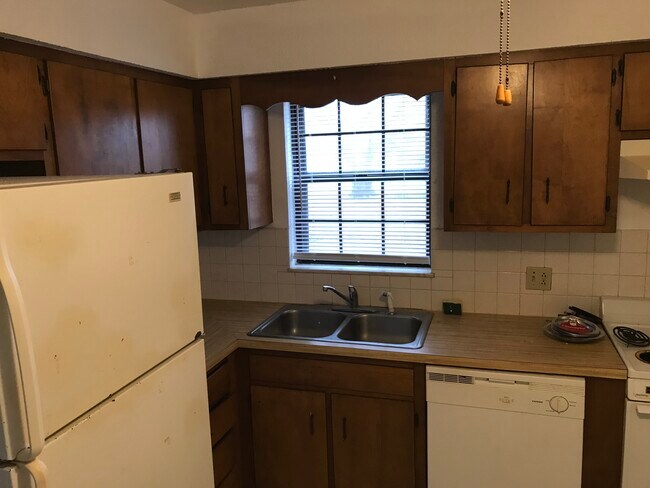 Primary Photo - 15 Village Dr