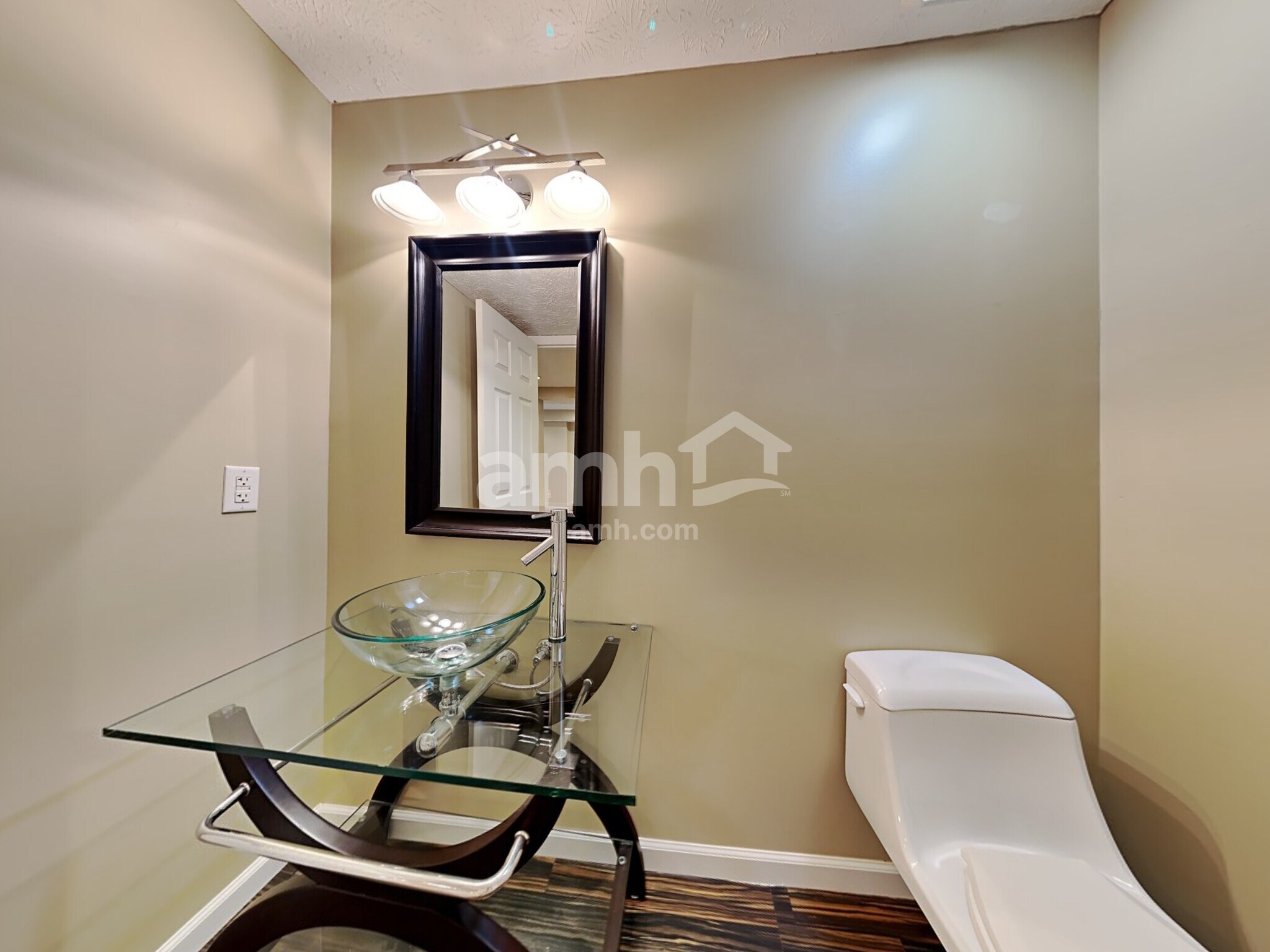 Building Photo - 2025 Apple Knoll Ln