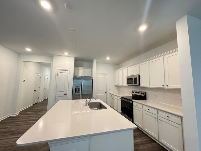 Building Photo - BRAND NEW GORGEOUS TOWNHOUSE in a very con...