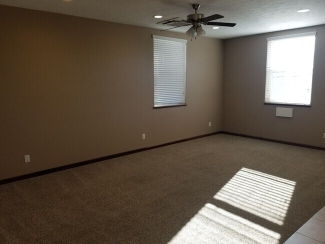 Building Photo - eld105