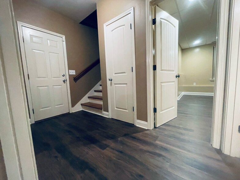 Building Photo - 770 Ridgefield Way