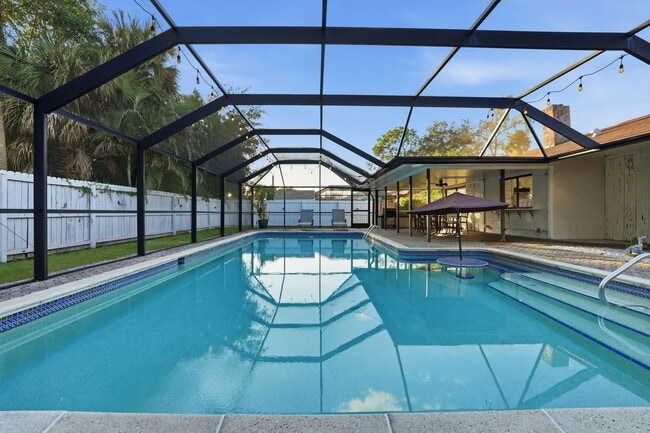 Building Photo - 208 Erie Dr