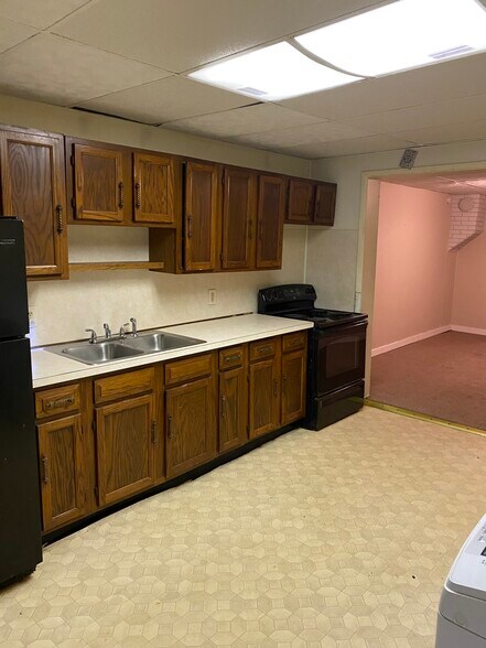 Building Photo - 245 S Walnut St