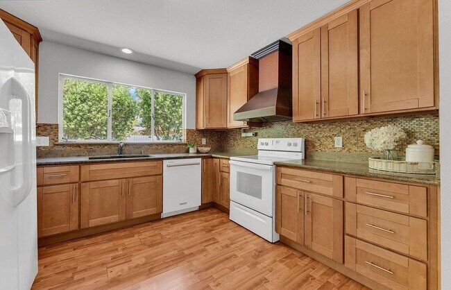 Building Photo - 8425 Pioneer Dr