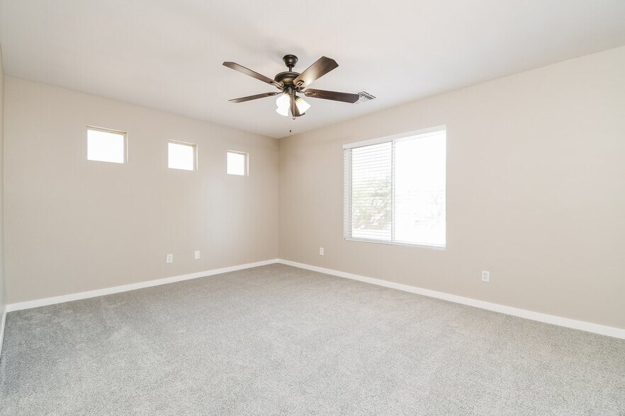 Building Photo - 31543 N Cactus Dr