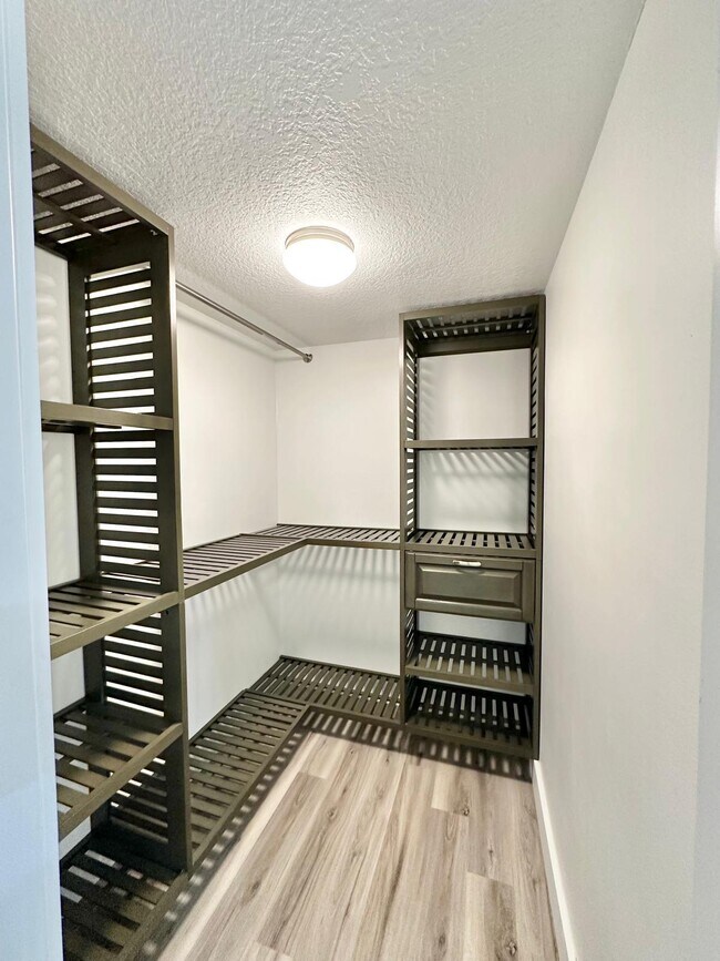 Building Photo - 610 NW 13th St