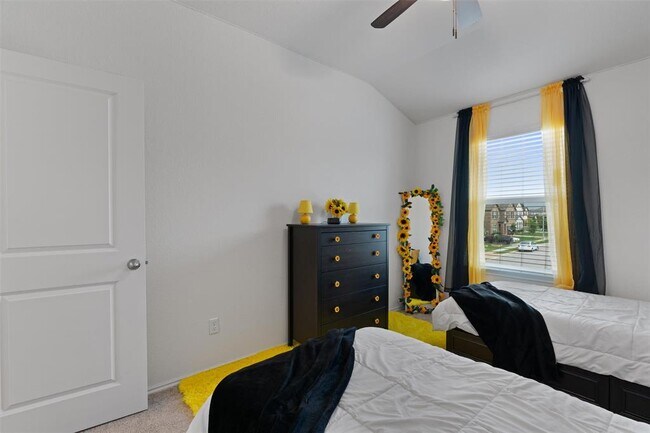Building Photo - 3600 Carinaro Lp