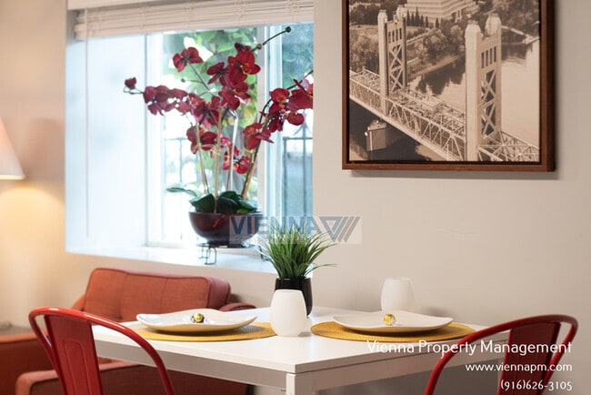 Building Photo - Downstairs Unit Available Now!