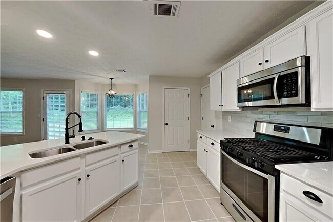 Building Photo - 7318 Coral Lake Dr