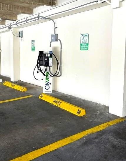 Building Photo - 340 Sunset Dr