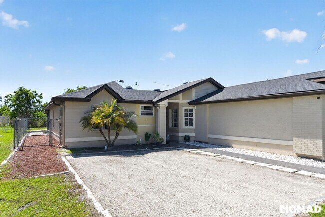Building Photo - 3BR Modern Orlando 32824 Some Utilities Inc.