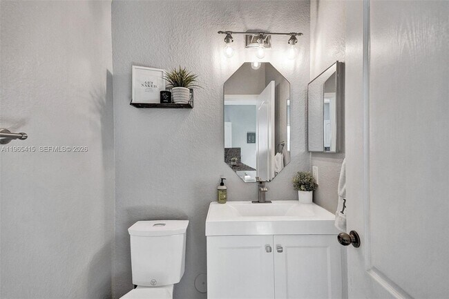 Building Photo - 8518 SW 214th Ln