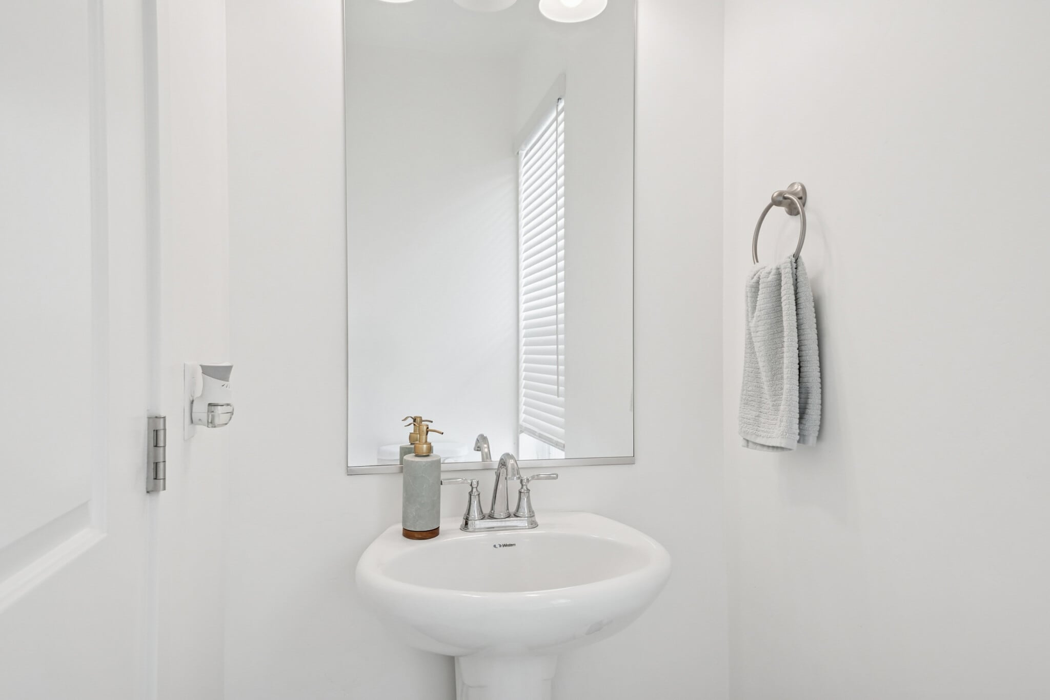 Building Photo - 11632 S Skyward Rd