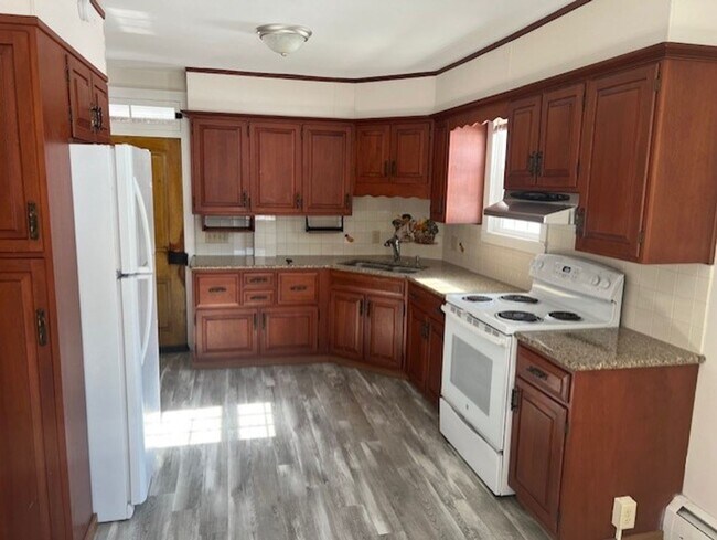 Building Photo - $1,600 Farmhouse Palmyra 4 bedroom 1.5 bath