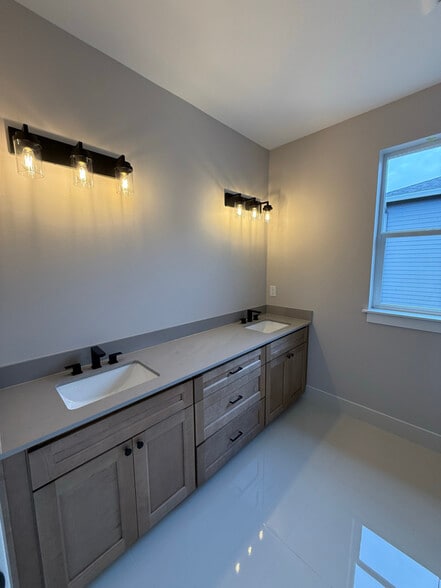 Building Photo - 226 Curtis Dr