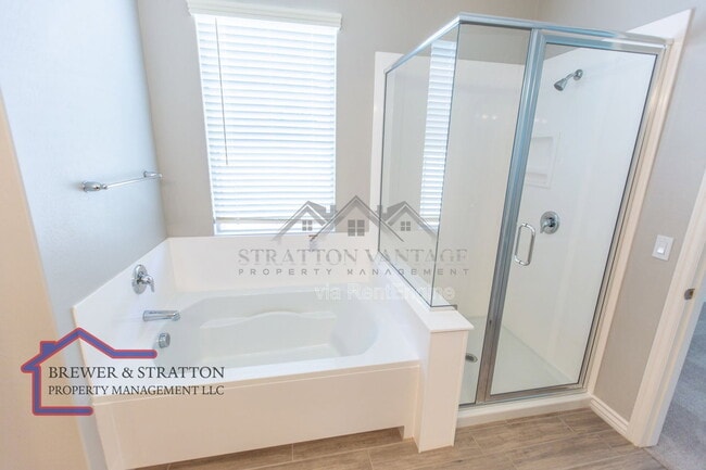 Building Photo - 15243 W Latham St