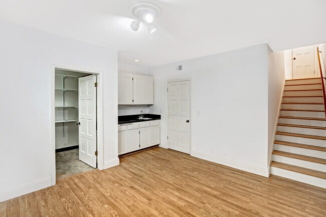 Building Photo - 1138 20th St