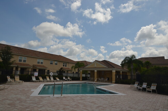 Building Photo - Gorgeous 3/2.5 Townhome in East Orlando ~ ...