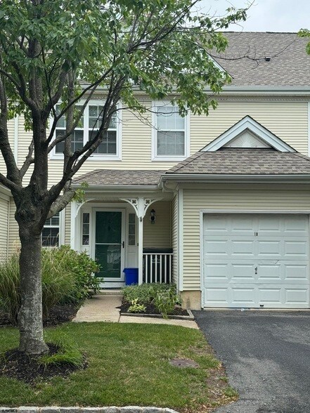 Building Photo - 10 Starboard Ct