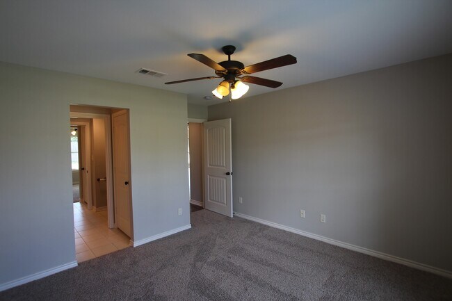 Building Photo - Coming Soon! Luxurious 3 Bed 2.5 Bath Rent...