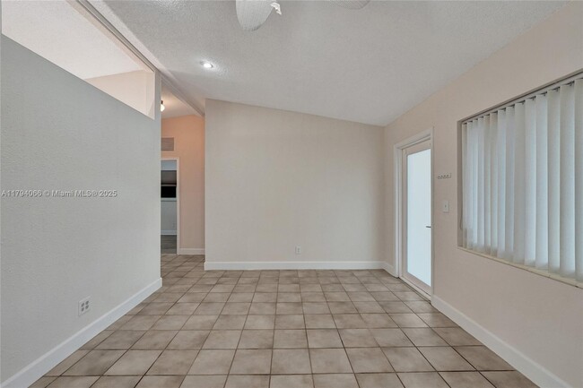 Building Photo - 4928 SW 24th Ave