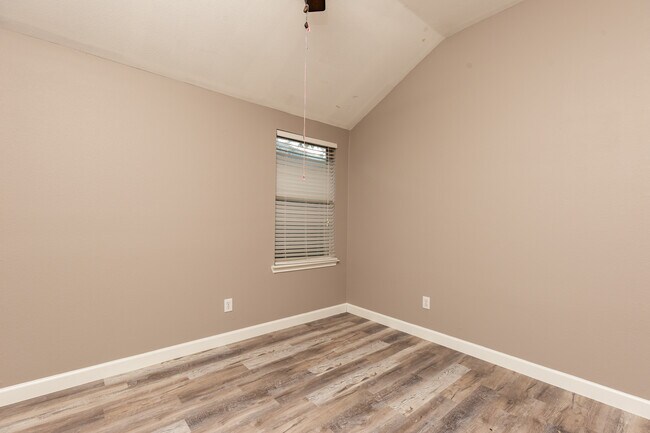 Building Photo - 2109 Hanakoa Falls Dr