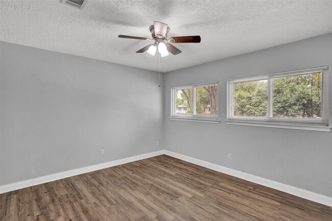 Building Photo - 414 Redway Ln