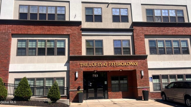 Primary Photo - 733 Broadway
