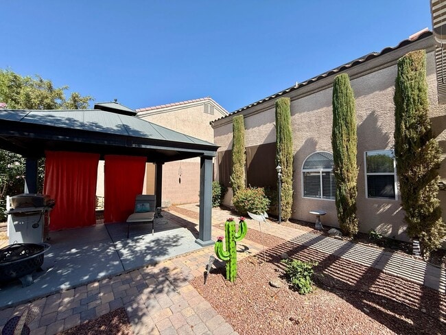 Building Photo - Single-Story Home with Solar, 3-Car Garage & Covered Patio