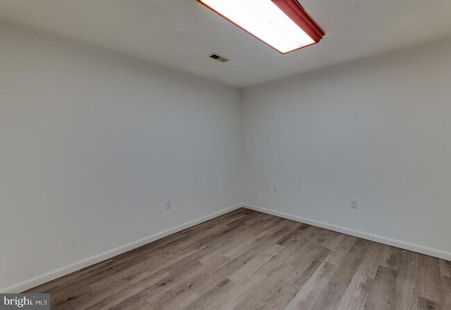 Building Photo - 8413 Manor View Rd