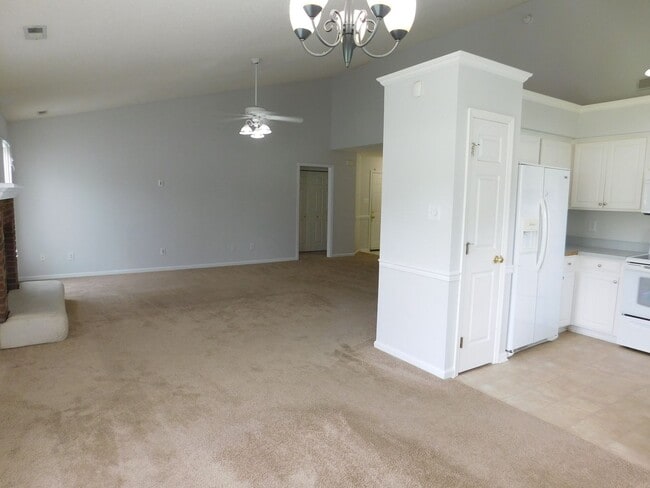 Building Photo - 210 Rivershore Dr