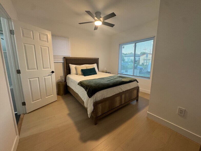 Building Photo - 2669 Clyde Ave