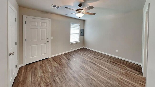 Building Photo - Beautiful 3-Bedroom Home in Yukon – Available Now!