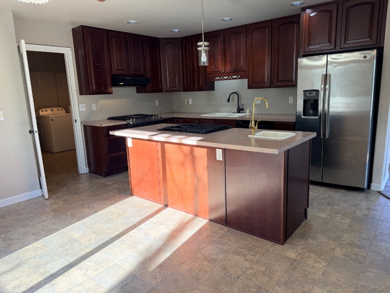 Building Photo - 12 Lake Louise Dr SW