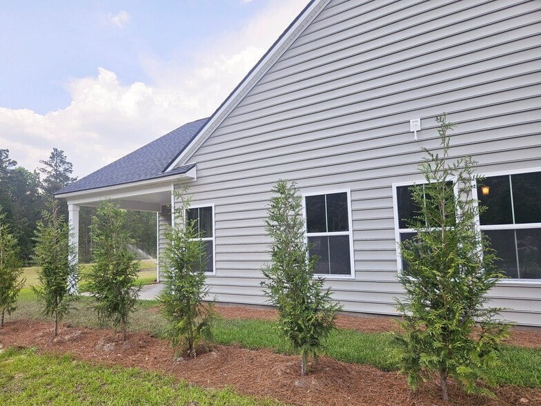 Building Photo - 101 Bluebell Way