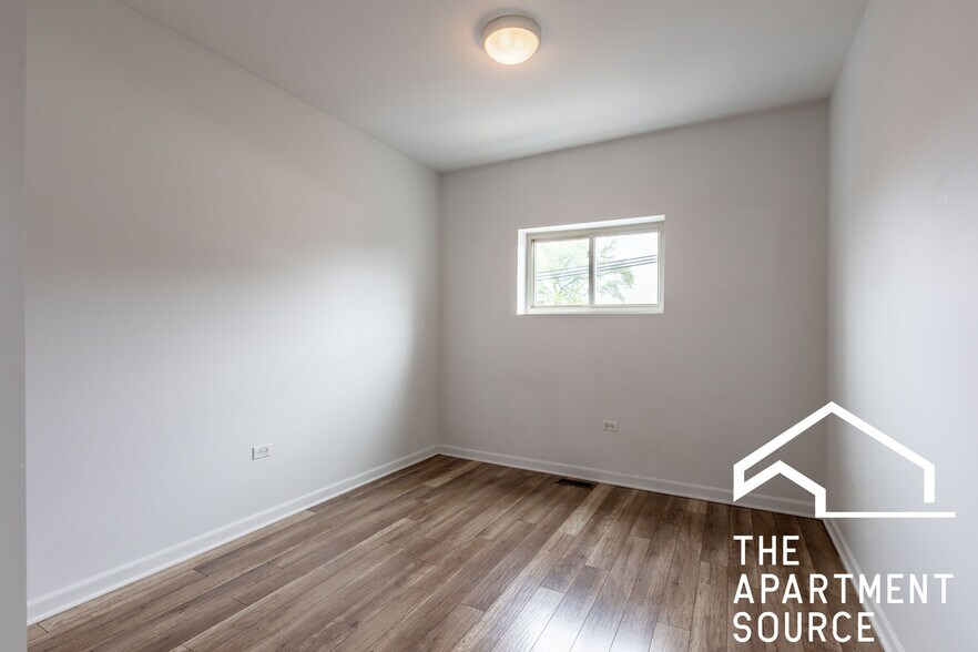 Building Photo - 2700 W North Ave