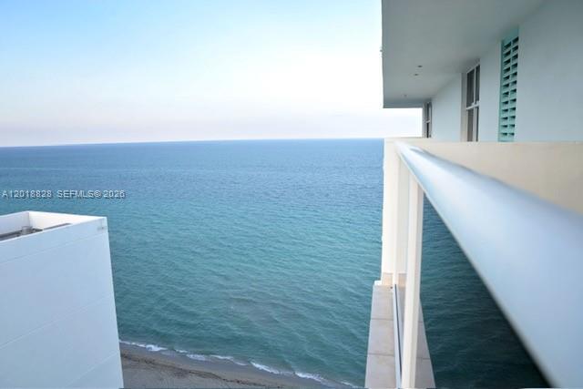 Building Photo - 3725 S Ocean Dr